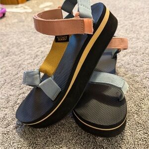 Teva Women's Multi-Color Flatform Universal Sandal - Women's size 9